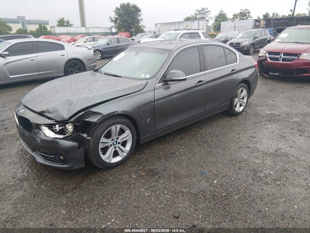 BMW 330e Iperformance 2017 WBA8E1C36HA159348 Image 2