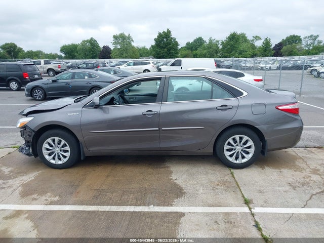2016 Toyota Camry Hybrid Le მანქანა იყიდება აუქციონზე, vin: 4T1BD1FK6GU198657, აუქციონის ნომერი: 45443045