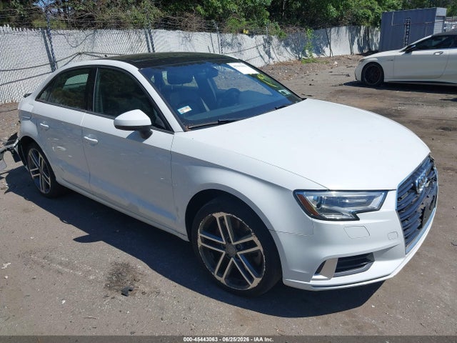 Продаж на аукціоні авто 2019 Audi A3 45 Premium, vin: WAUBEGFF7K1016611, номер лоту: 45443063