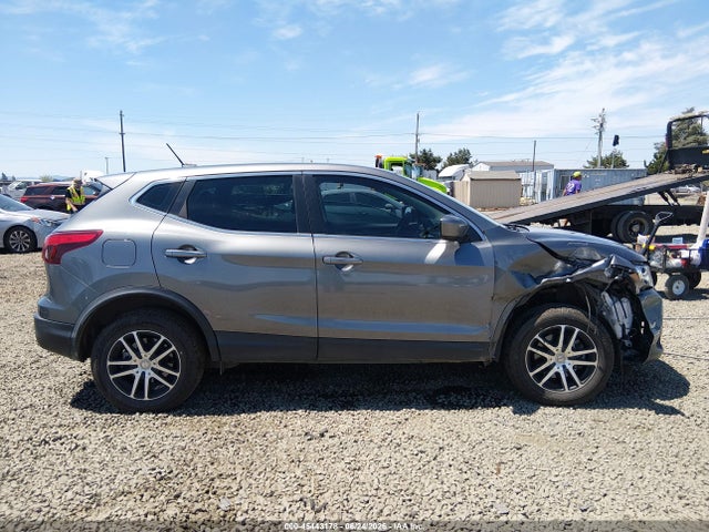 JN1BJ1CR0JW257442 Nissan Rogue Sport S