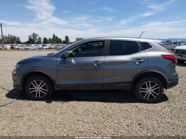 JN1BJ1CR0JW257442 Nissan Rogue Sport S