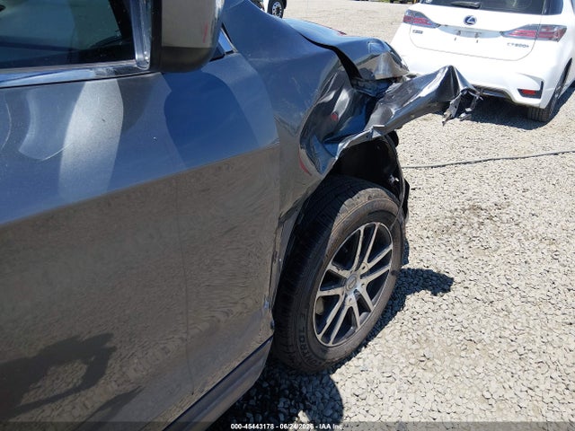 JN1BJ1CR0JW257442 Nissan Rogue Sport S