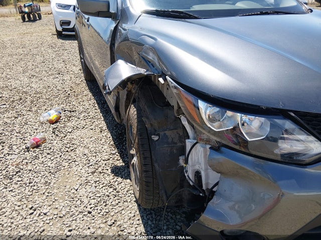 JN1BJ1CR0JW257442 Nissan Rogue Sport S