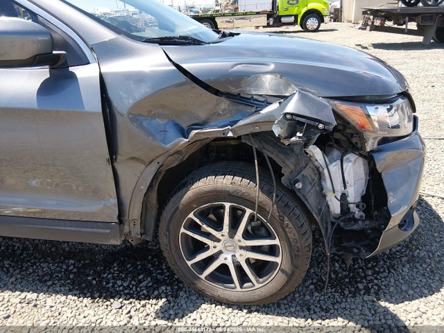 JN1BJ1CR0JW257442 Nissan Rogue Sport S