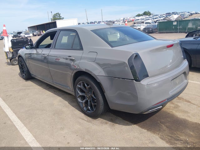 45443223 :رقم المزاد ، 2C3CCABG4KH515428 vin ، 2019 Chrysler 300 300s مزاد بيع