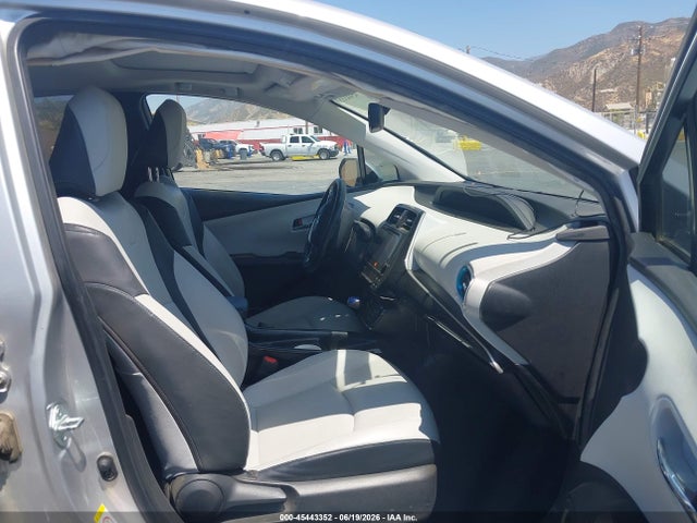 Toyota Prius Four 2016 JTDKARFU0G3505601 Image 5