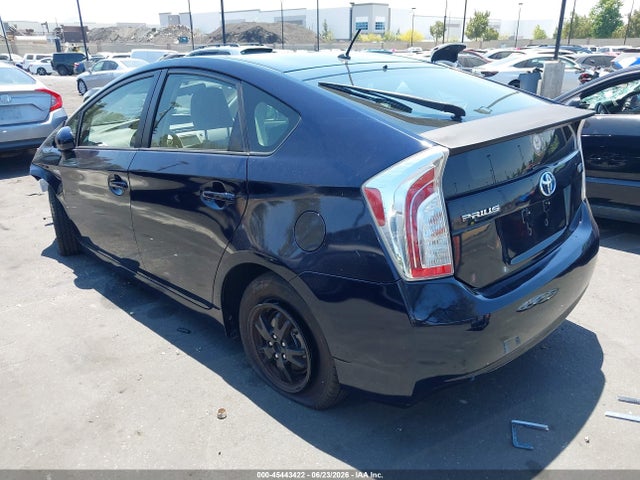 Toyota Prius Two 2014 JTDKN3DU6E1809027 Image 3