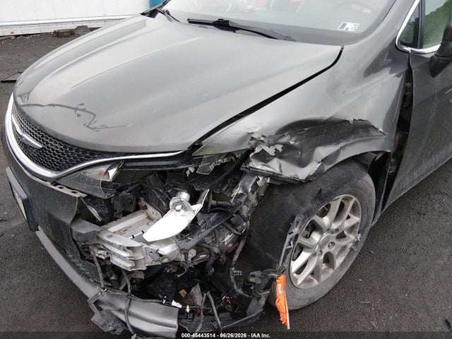 45443514 :رقم المزاد ، 2C4RC1DG3MR551983 vin ، 2021 Chrysler Voyager Lxi مزاد بيع