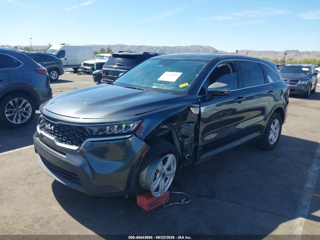 KIA SORENTO LX 2022 5XYRG4LC8NG134062 Image 2