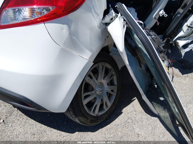 Mazda Mazda2 Sport 2014 JM1DE1KZXE0180230 Image 14