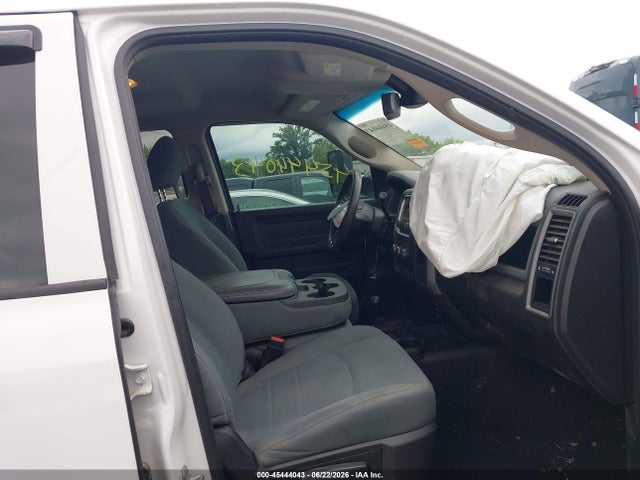 45444043 :رقم المزاد ، 3C6UR5CL4JG192201 vin ، 2018 Ram 2500 Tradesman  4x4 6'4 Box مزاد بيع