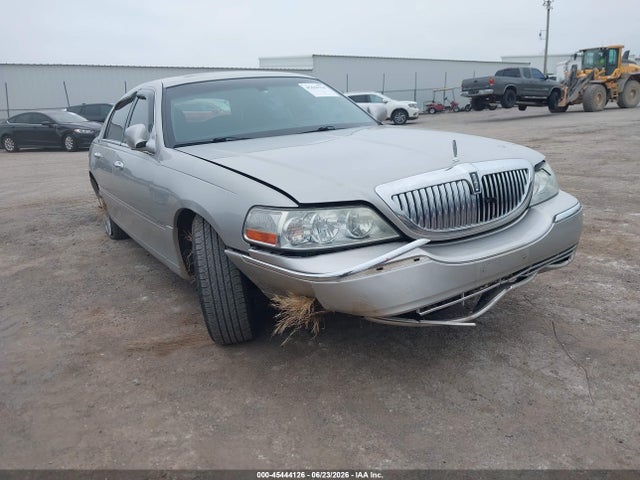 45444126 :رقم المزاد ، 1LNHM82V46Y646808 vin ، 2006 Lincoln Town Car Signature Limited مزاد بيع