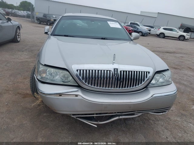 45444126 :رقم المزاد ، 1LNHM82V46Y646808 vin ، 2006 Lincoln Town Car Signature Limited مزاد بيع