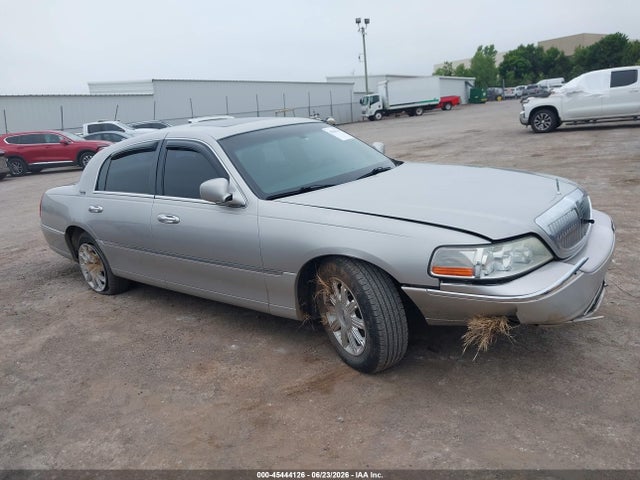 45444126 :رقم المزاد ، 1LNHM82V46Y646808 vin ، 2006 Lincoln Town Car Signature Limited مزاد بيع