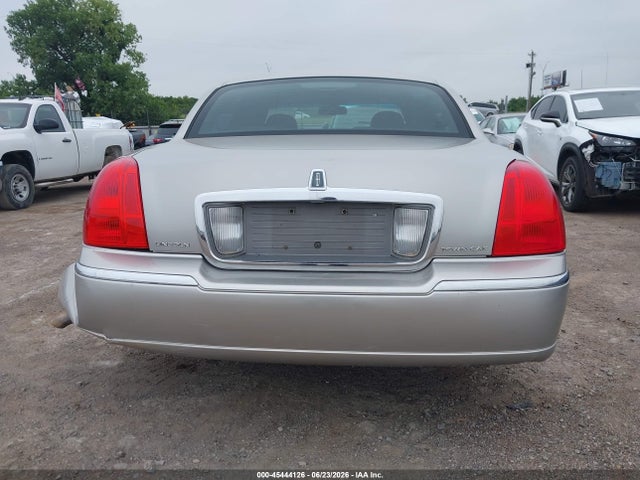 45444126 :رقم المزاد ، 1LNHM82V46Y646808 vin ، 2006 Lincoln Town Car Signature Limited مزاد بيع