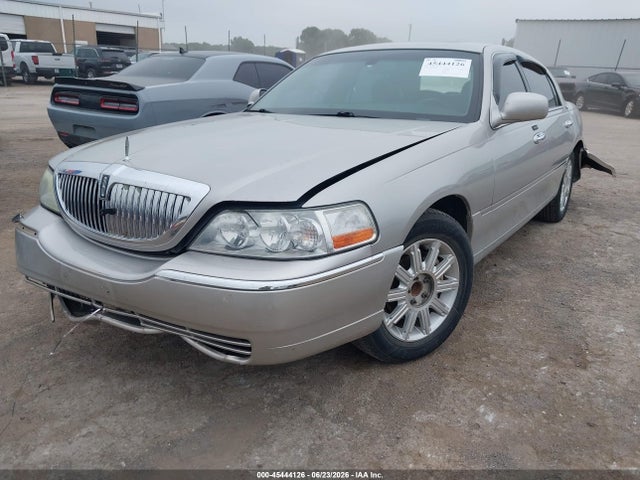 45444126 :رقم المزاد ، 1LNHM82V46Y646808 vin ، 2006 Lincoln Town Car Signature Limited مزاد بيع