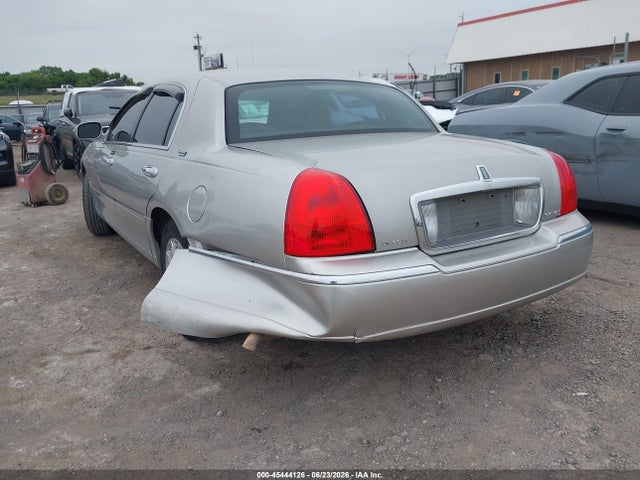 45444126 :رقم المزاد ، 1LNHM82V46Y646808 vin ، 2006 Lincoln Town Car Signature Limited مزاد بيع