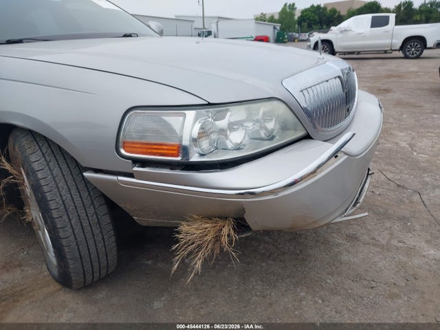 45444126 :رقم المزاد ، 1LNHM82V46Y646808 vin ، 2006 Lincoln Town Car Signature Limited مزاد بيع