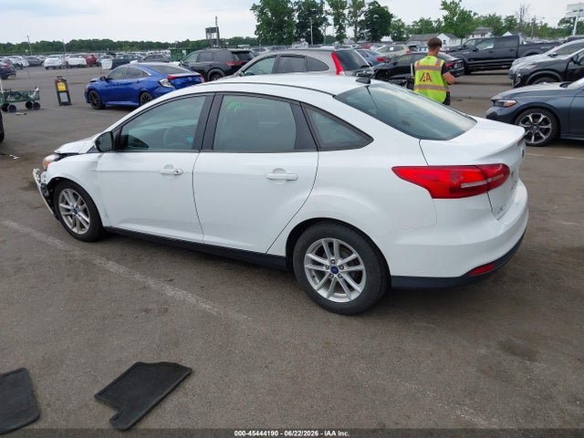 Ford FOCUS SE 2018 1FADP3F27JL272249 Image 3