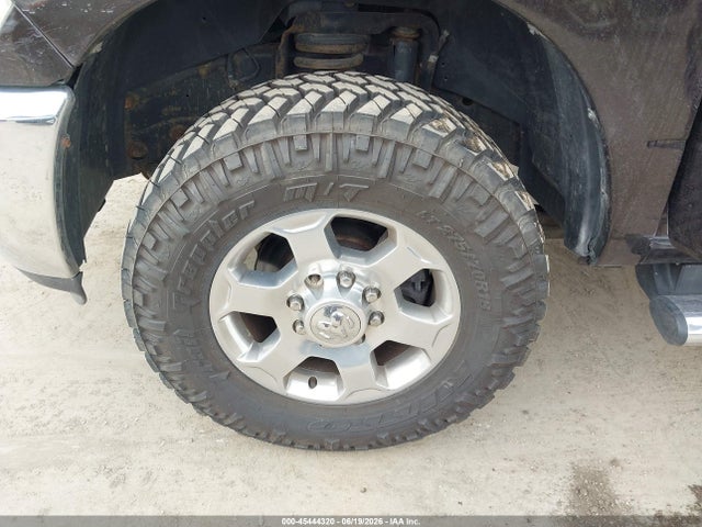 45444320 :رقم المزاد ، 3C6UR5JJ3HG500437 vin ، 2017 Ram 2500 Big Horn  4x4 8' Box مزاد بيع