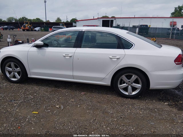 2015 Volkswagen Passat 1.8t Limited Edition მანქანა იყიდება აუქციონზე, vin: 1VWAT7A3XFC081817, აუქციონის ნომერი: 45444414