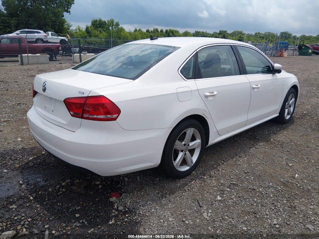2015 Volkswagen Passat 1.8t Limited Edition მანქანა იყიდება აუქციონზე, vin: 1VWAT7A3XFC081817, აუქციონის ნომერი: 45444414