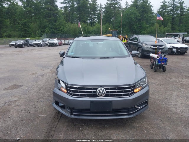 1VWBT7A30HC041088 Volkswagen Passat 1.8t Se
