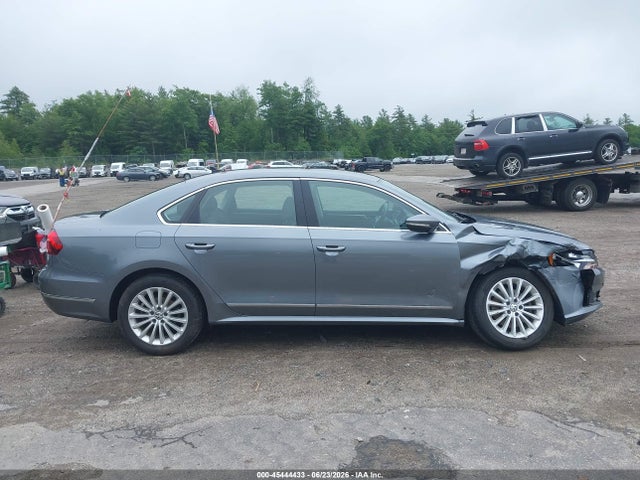 1VWBT7A30HC041088 Volkswagen Passat 1.8t Se
