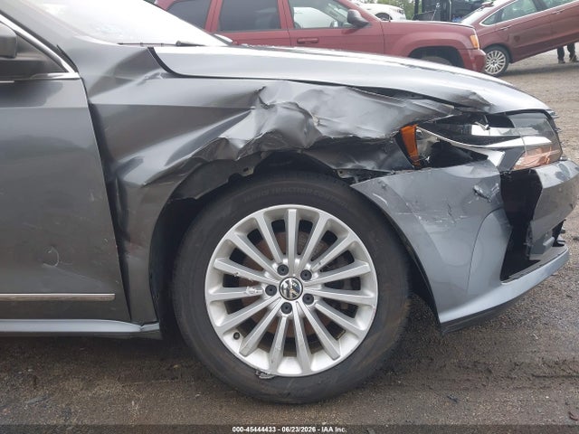 1VWBT7A30HC041088 Volkswagen Passat 1.8t Se