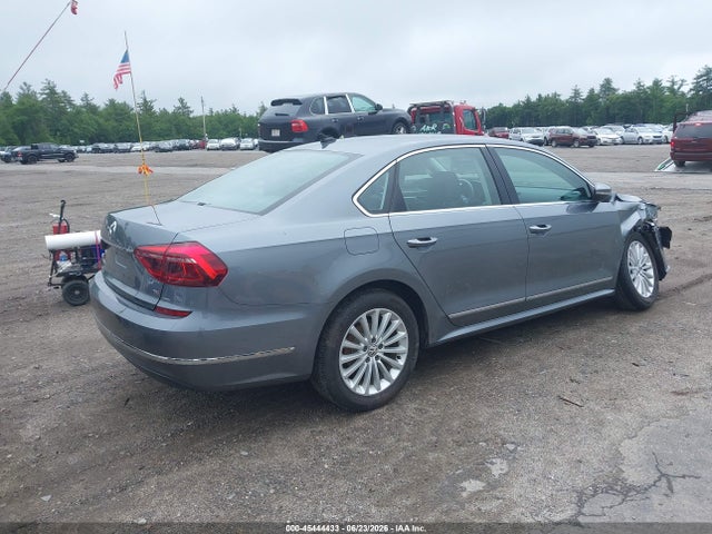 1VWBT7A30HC041088 Volkswagen Passat 1.8t Se