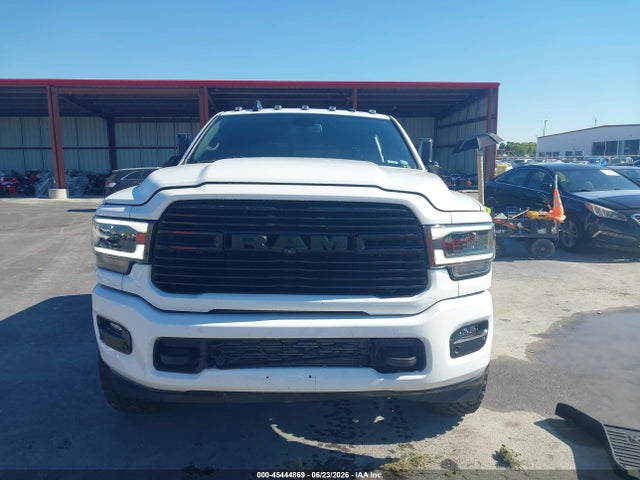 3C6UR5FL5NG323038 RAM 2500 Laramie 4x4 6&#039;4 Box
