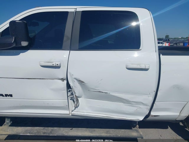 3C6UR5FL5NG323038 RAM 2500 Laramie 4x4 6&#039;4 Box