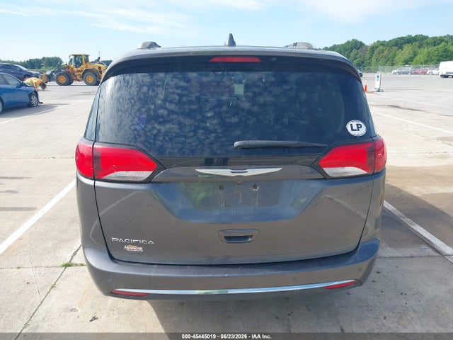 45445019 :رقم المزاد ، 2C4RC1EG1HR577311 vin ، 2017 Chrysler Pacifica Touring-l Plus مزاد بيع