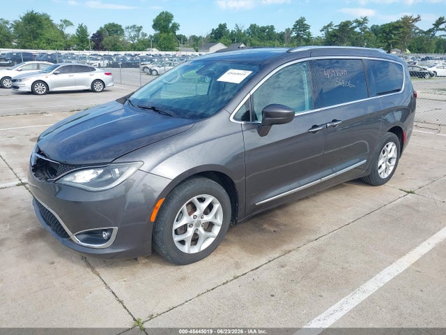 45445019 :رقم المزاد ، 2C4RC1EG1HR577311 vin ، 2017 Chrysler Pacifica Touring-l Plus مزاد بيع