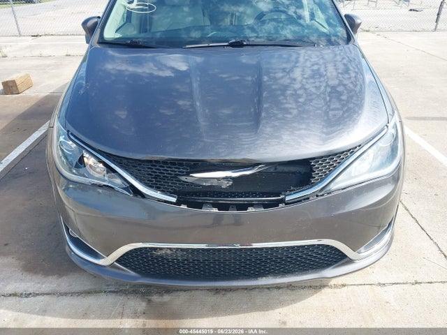 45445019 :رقم المزاد ، 2C4RC1EG1HR577311 vin ، 2017 Chrysler Pacifica Touring-l Plus مزاد بيع