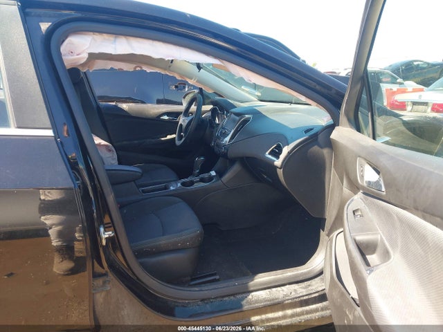 45445130 :رقم المزاد ، 3G1BE6SMXJS630611 vin ، 2018 Chevrolet Cruze Lt Auto مزاد بيع