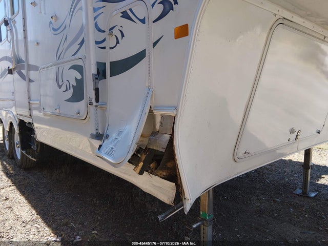 45445176 :رقم المزاد ، 4X4FWCC283T004382 vin ، 2003 Forest River Wildcat F27rk مزاد بيع