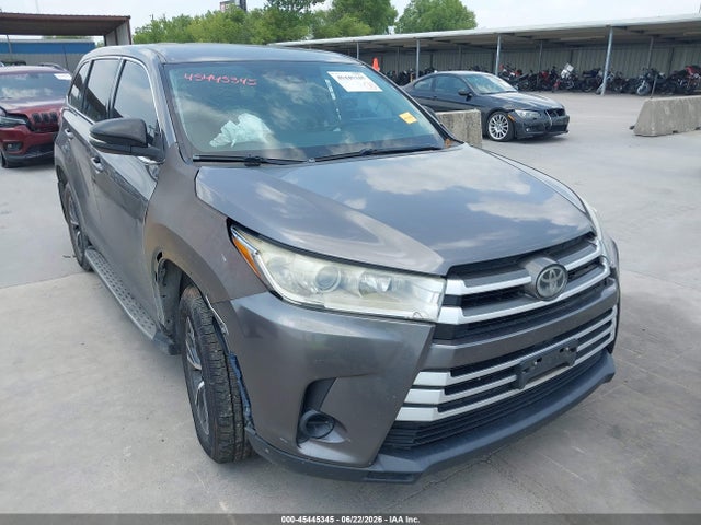 45445345 :رقم المزاد ، 5TDZARFH4JS035998 vin ، 2018 Toyota Highlander Le مزاد بيع
