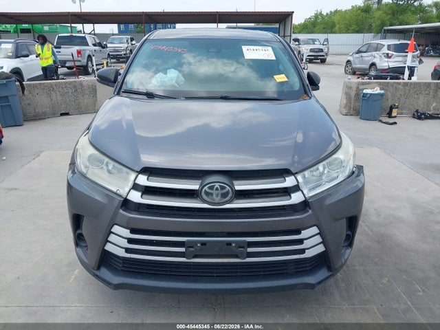 45445345 :رقم المزاد ، 5TDZARFH4JS035998 vin ، 2018 Toyota Highlander Le مزاد بيع
