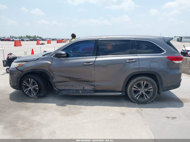 45445345 :رقم المزاد ، 5TDZARFH4JS035998 vin ، 2018 Toyota Highlander Le مزاد بيع