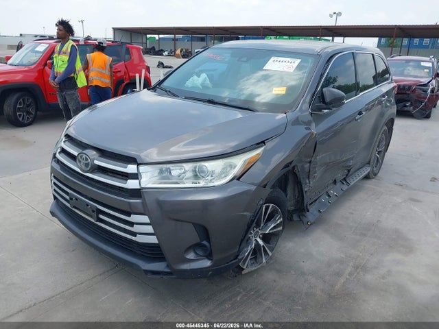 45445345 :رقم المزاد ، 5TDZARFH4JS035998 vin ، 2018 Toyota Highlander Le مزاد بيع