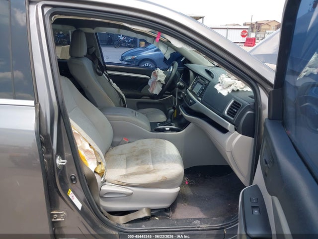 45445345 :رقم المزاد ، 5TDZARFH4JS035998 vin ، 2018 Toyota Highlander Le مزاد بيع