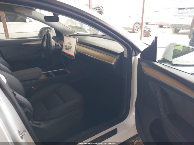 Продаж на аукціоні авто 2024 Tesla Model Y Long Range Dual Motor All-wheel Drive, vin: 7SAYGDEE7RA289869, номер лоту: 45445435