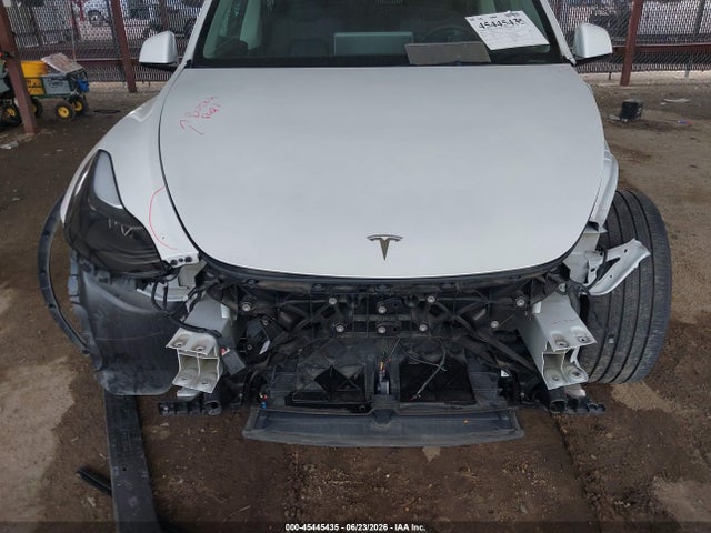 Продаж на аукціоні авто 2024 Tesla Model Y Long Range Dual Motor All-wheel Drive, vin: 7SAYGDEE7RA289869, номер лоту: 45445435