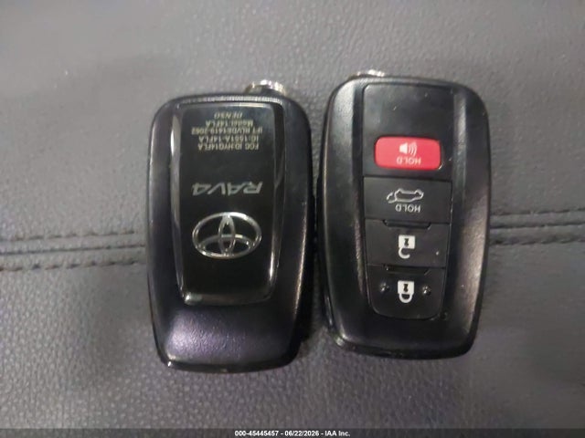 2T3A1RFV1NC300899 Toyota Rav4 Xle Premium
