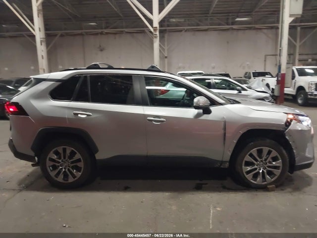2T3A1RFV1NC300899 Toyota Rav4 Xle Premium