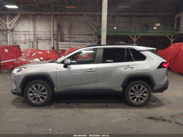 2T3A1RFV1NC300899 Toyota Rav4 Xle Premium