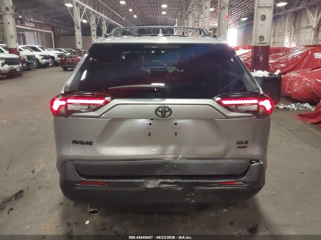 2T3A1RFV1NC300899 Toyota Rav4 Xle Premium