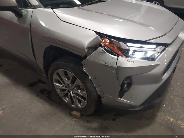 2T3A1RFV1NC300899 Toyota Rav4 Xle Premium