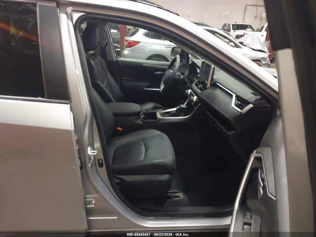 2T3A1RFV1NC300899 Toyota Rav4 Xle Premium